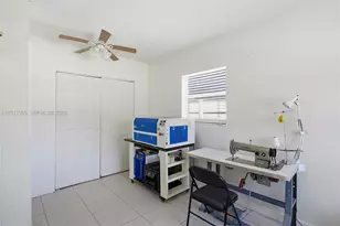 7811 SW 9th St, North Lauderdale, FL 33068 - Photo 18