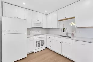 218 NE 12th Ave, Hallandale Beach, FL 33009 - Photo 2