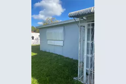 1070 NW 147th St, Miami, FL 33168 - Photo 10