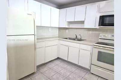 4670 W 13th Ln #507, Hialeah, FL 33012 - Photo 4