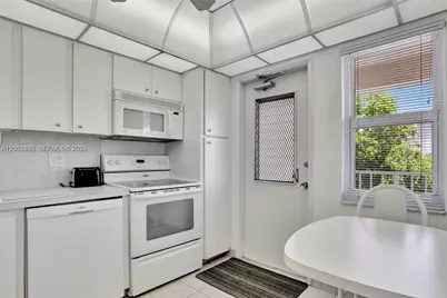 3091 N Course Dr #502, Pompano Beach, FL 33069 - Photo 4