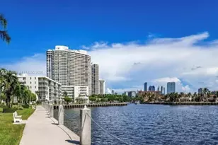 3020 Marcos Dr, Aventura, FL 33160 - Photo 4