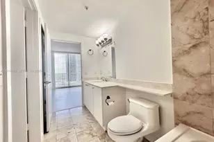 170 SE 14th St, Miami, FL 33131 - Photo 12