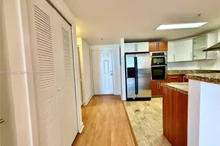 170 SE 14th St, Miami, FL 33131 - Photo 12