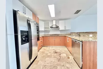170 SE 14th St #2906, Miami, FL 33131 - Photo 2