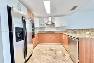 170 SE 14th St, Miami, FL 33131 - Photo 2