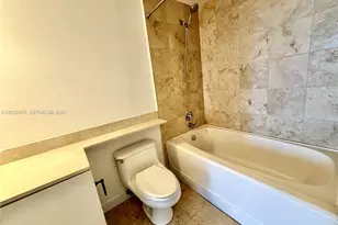170 SE 14th St, Miami, FL 33131 - Photo 22