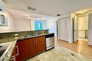 170 SE 14th St, Miami, FL 33131 - Photo 4