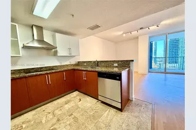 170 SE 14th St #2906, Miami, FL 33131 - Photo 2