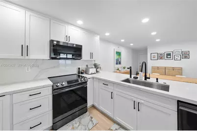 1621 Collins Ave #PH1002, Miami Beach, FL 33139 - Photo 6