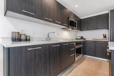 55 SW 9th St #3402, Miami, FL 33130 - Photo 8