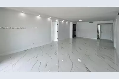 6039 Collins Ave #1033, Miami Beach, FL 33140 - Photo 4