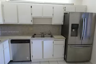 205 Lakeview Dr, Weston, FL 33326 - Photo 12
