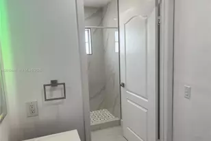 2425 W 76th St, Hialeah, FL 33016 - Photo 34
