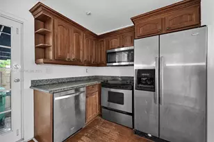 452 NE 30th St, Miami, FL 33137 - Photo 36