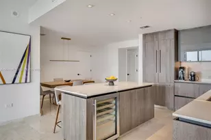 68 SE 6th St, Miami, FL 33131 - Photo 8