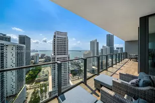68 SE 6th St, Miami, FL 33131 - Photo 4