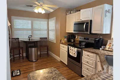 2638 Oak Park Cir, Davie, FL 33328 - Photo 2