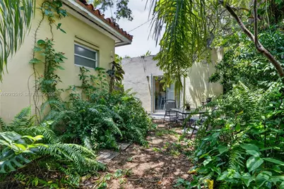 Guest House San Miguel #REAR, Coral Gables, FL 33134 - Photo 18