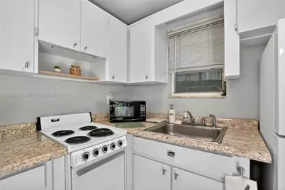 Guest House San Miguel #REAR, Coral Gables, FL 33134 - Photo 8