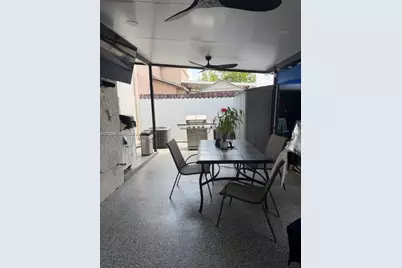 1656 W 57th Ter, Hialeah, FL 33012 - Photo 32