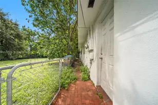 1074 NW 27th St, Miami, FL 33127 - Photo 14