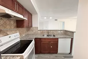 655 SW 111th Way, Pembroke Pines, FL 33025 - Photo 6