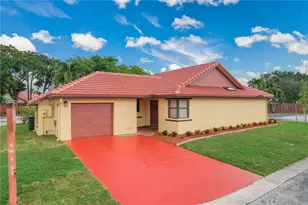 11301 SW 4th St, Pembroke Pines, FL 33025 - Photo 1