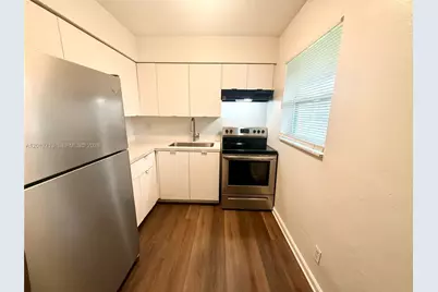 220 NE 41st St #2, Oakland Park, FL 33334 - Photo 2