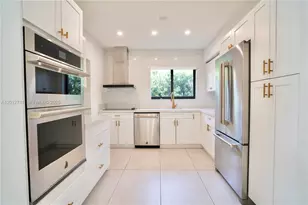 8811 Carlyle Ave, Surfside, FL 33154 - Photo 14