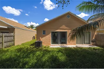 9992 Periwinkle St, Miramar, FL 33025 - Photo 22