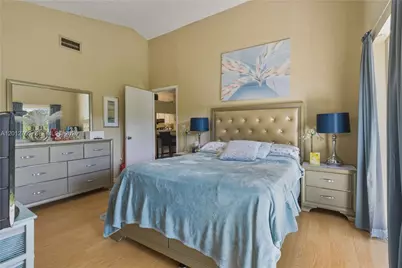 9992 Periwinkle St, Miramar, FL 33025 - Photo 12