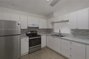 9992 Periwinkle St, Miramar, FL 33025 - Photo 12