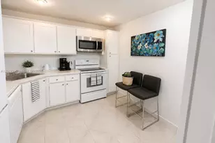2780 NE 183rd St, Aventura, FL 33160 - Photo 10