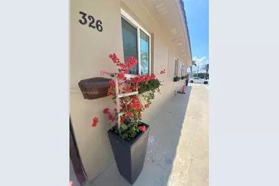 326 Roosevelt St 1-5 #1, Hollywood, FL 33019 - Photo 8