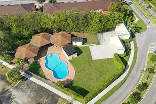 1270 NW 99th Ave, Pembroke Pines, FL 33024 - Photo 40
