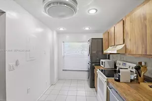 1270 NW 99th Ave, Pembroke Pines, FL 33024 - Photo 14