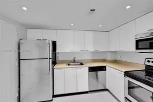 401 Golden Isles Dr, Hallandale Beach, FL 33009 - Photo 10