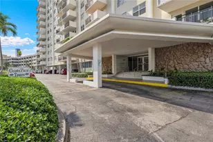 401 Golden Isles Dr, Hallandale Beach, FL 33009 - Photo 32