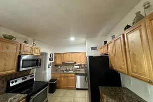 965 NE 146th St, North Miami, FL 33161 - Photo 2