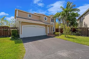 10065 NW 54th Terrace, Doral, FL 33178 - Photo 2