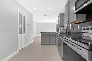 10065 NW 54th Terrace, Doral, FL 33178 - Photo 10