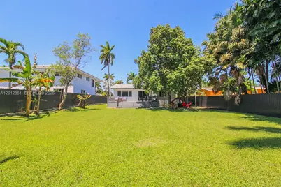 360 NE 116th St, Miami, FL 33161 - Photo 6