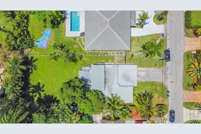 360 NE 116th St, Miami, FL 33161 - Photo 32