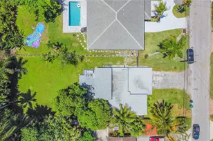 360 NE 116th St, Miami, FL 33161 - Photo 32
