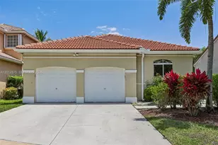 1290 Camellia Ln, Weston, FL 33326 - Photo 2