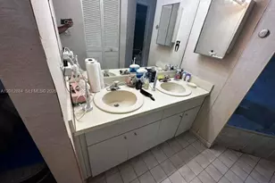8700 SW 56th Ct, Cooper City, FL 33328 - Photo 4