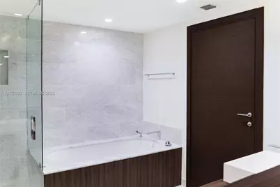 1000 Brickell Plz #3014, Miami, FL 33131 - Photo 12