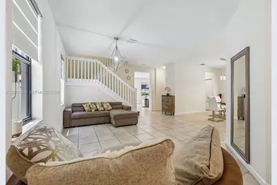 10594 W 35th Ln, Hialeah, FL 33018 - Photo 12