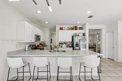 10594 W 35th Ln, Hialeah, FL 33018 - Photo 24